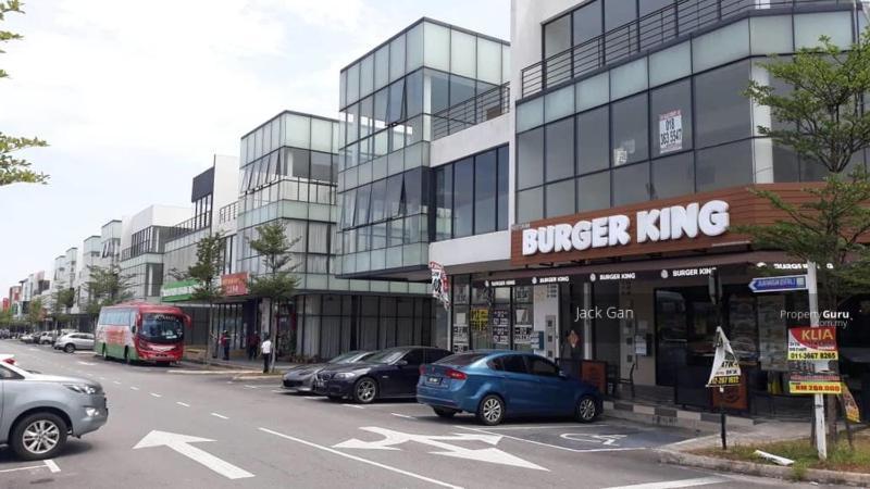 Hotel Zamburger Kota Warisan Sepang Exterior photo